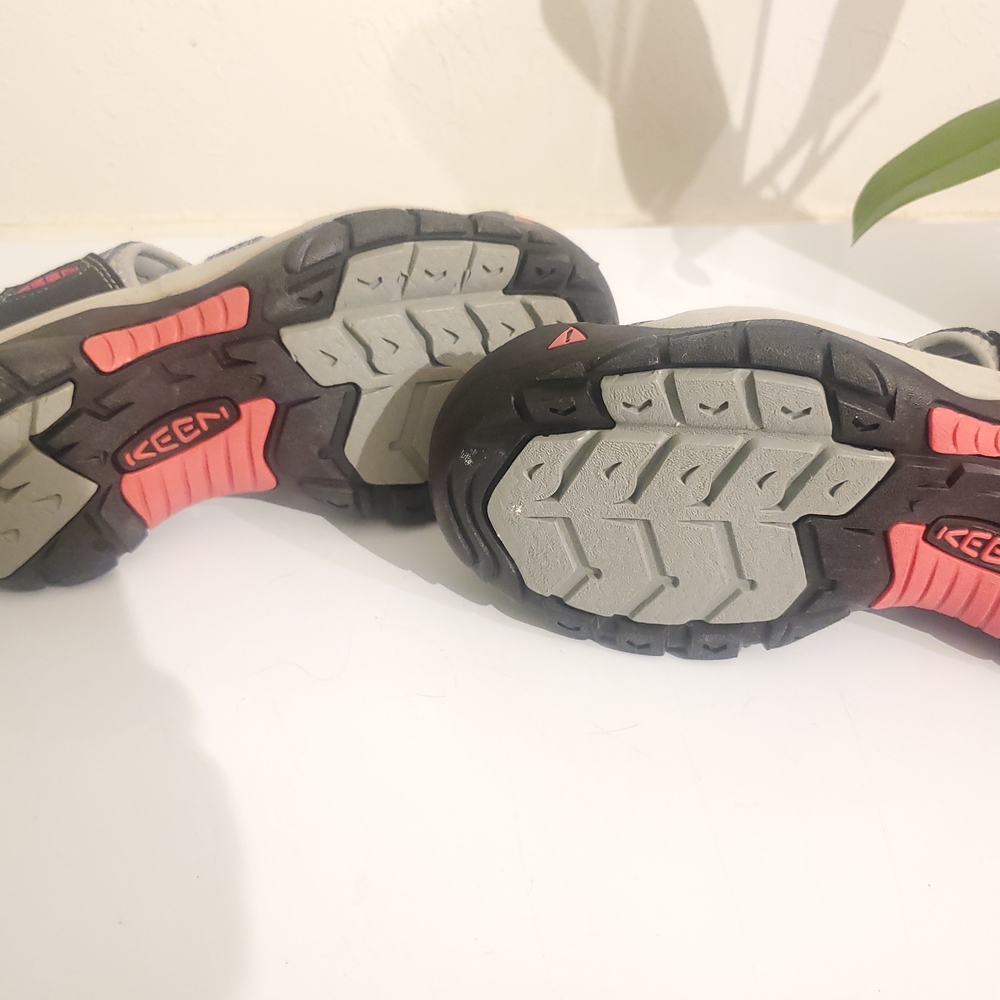 KEEN Women's Gray and Pink Sandals - Picture 4 of 7